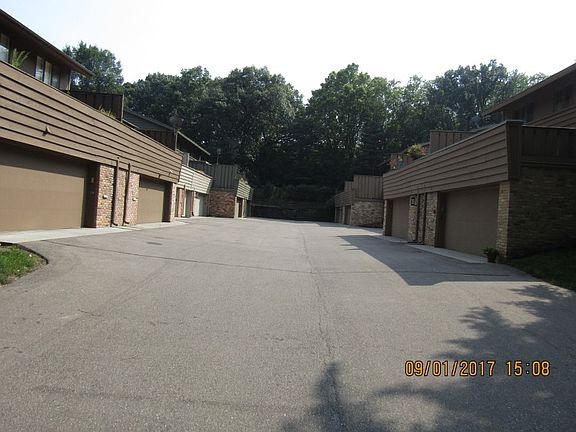 4th image of 40 Walden St