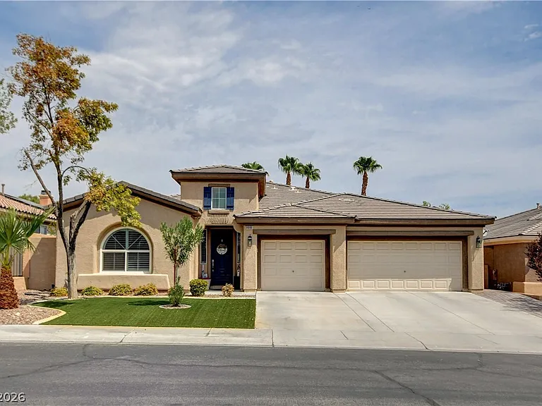 8086 Merlewood Ave — Photo 1