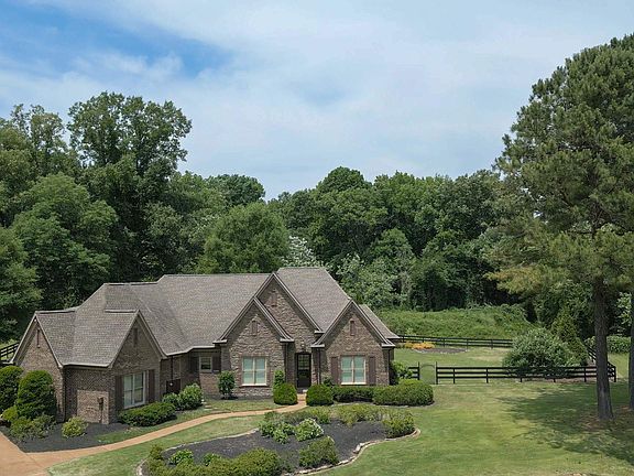 2nd image of 25 Riversedge Cv N