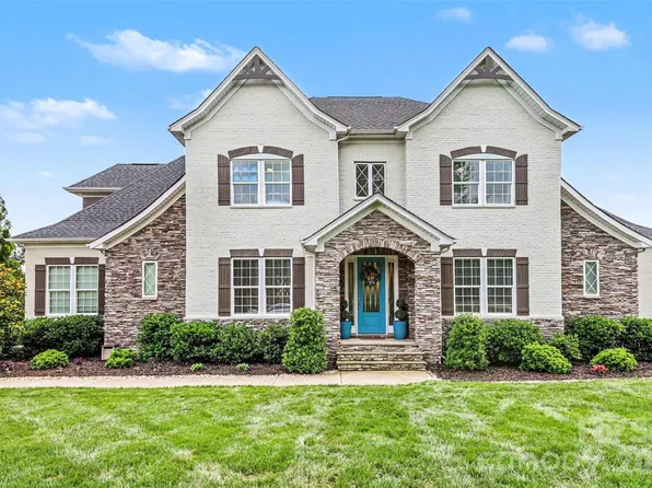 4002 Soleado Dr, Matthews, NC 28104