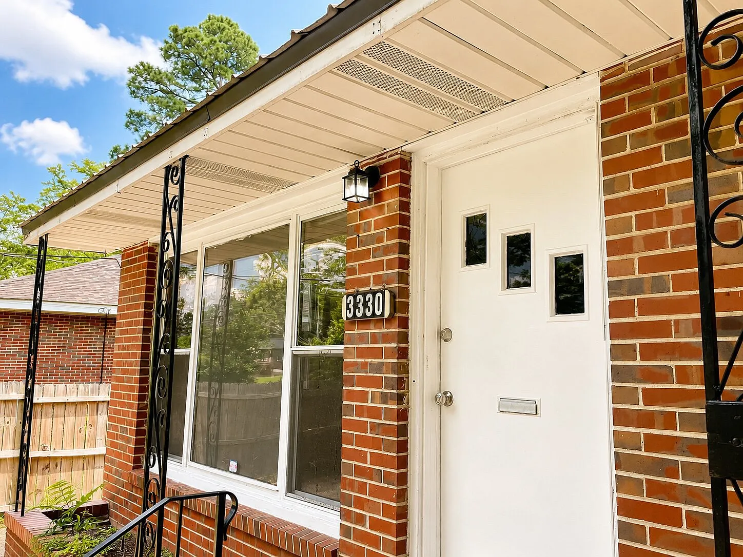 3 bed, 1.5 bath, 1216 sqft, $1,095 — Photo 3