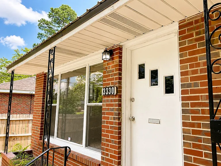 3330 Sharon Dr — Photo 3