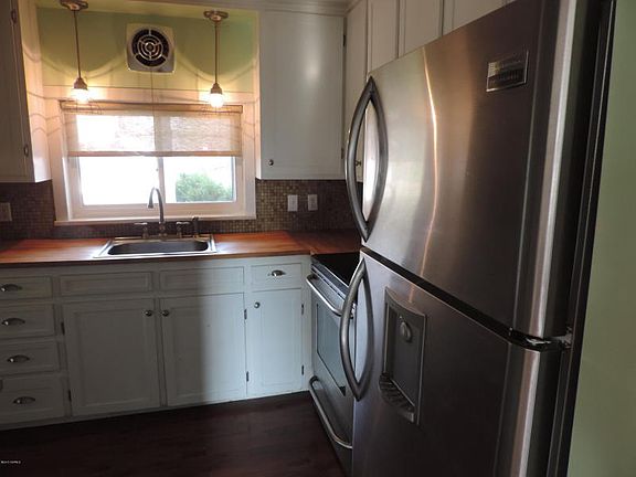 KITCHEN - APPLIANCES INCLUDED