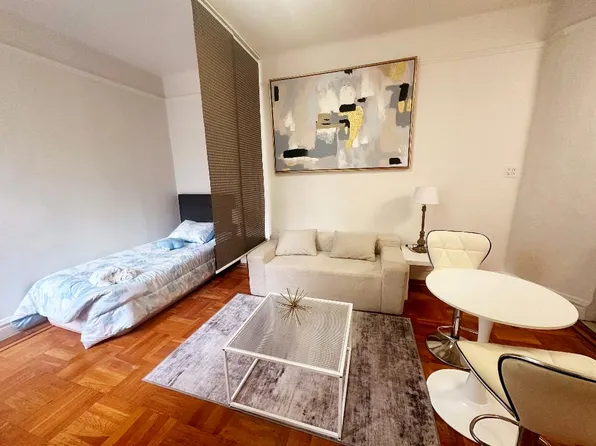 315 East 77th Street image 4 of 18