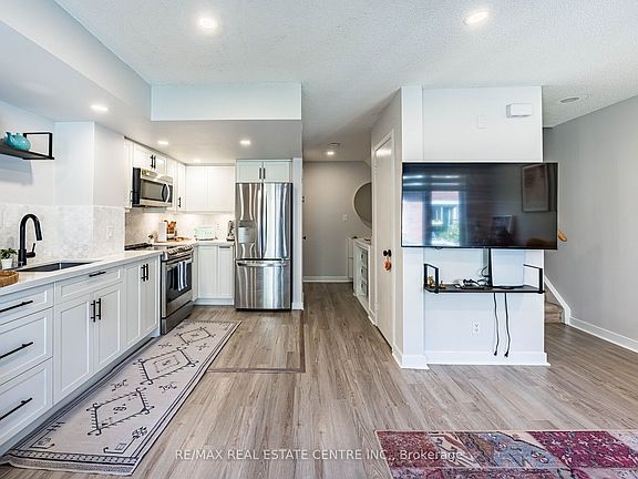 4th image of 16 Laidlaw St #920