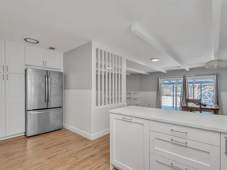 2725 Loyola Dr — Photo 5