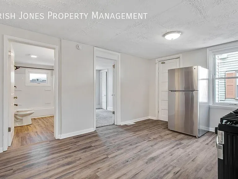 935 Niagara St #1 — Photo 3
