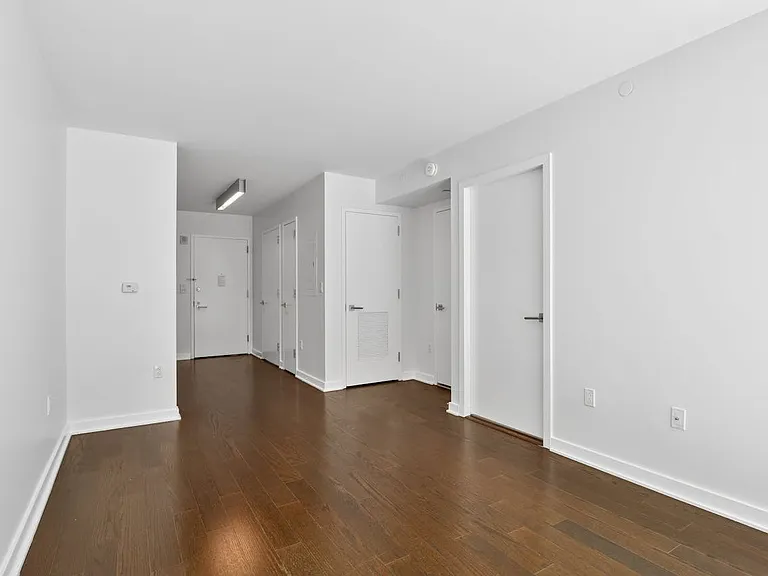 400 W 113th St #104 — Photo 3