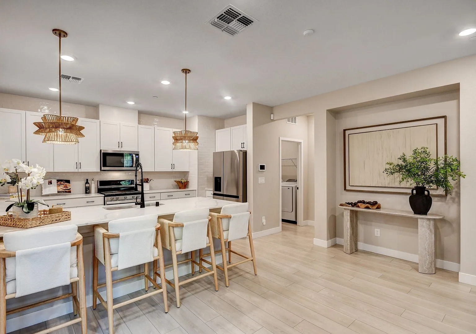 Designer Organic-Modern Dream Home In The Heart Of Inspirada Now Available For Rent! — Photo 3