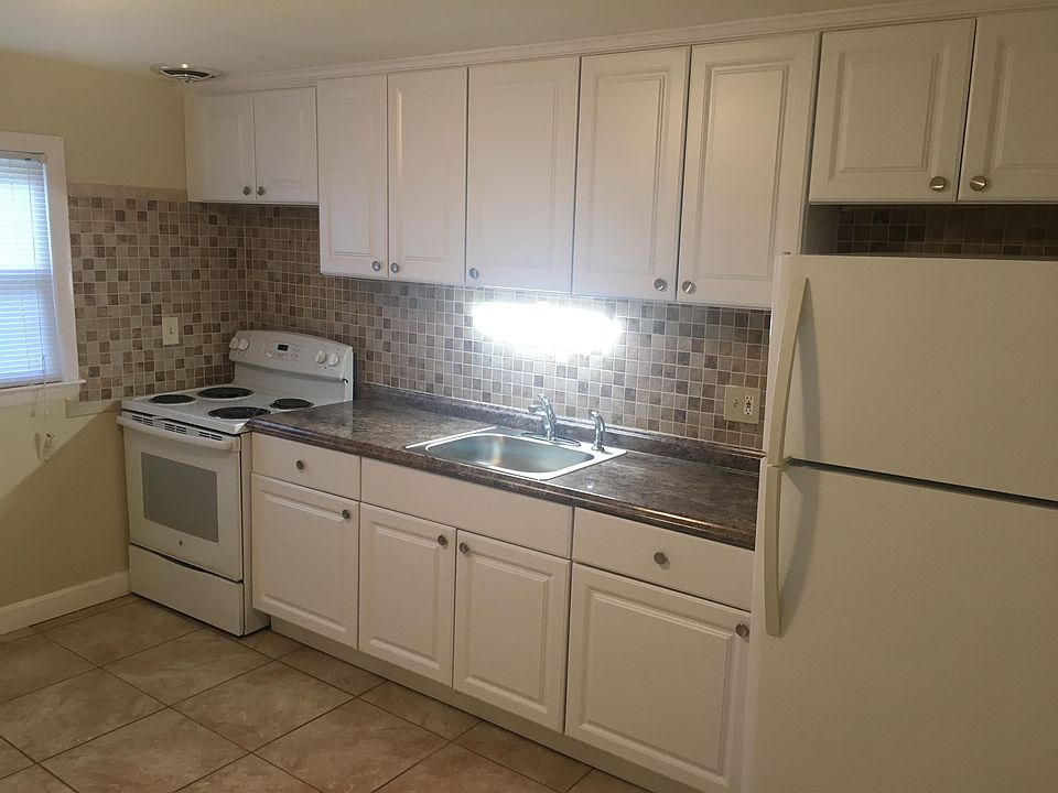1st image of 16 Princeton Dr