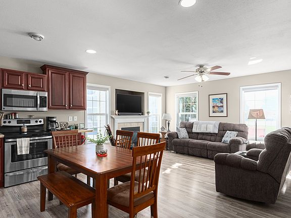2nd image of 2897 Holiday Dr #15