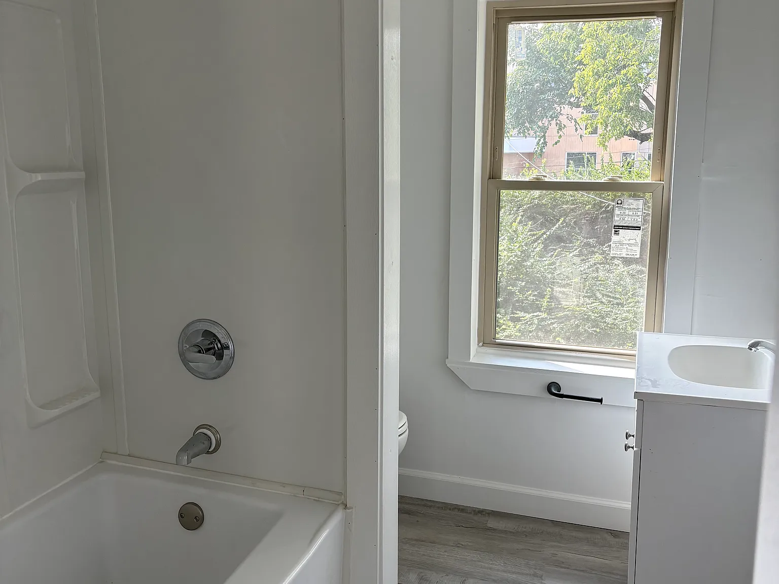 3 bed, 1072 sqft, $1,200 — Photo 4