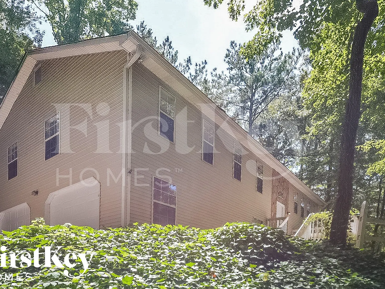 3 bed, 2.0 bath, 2450 sqft, $2,115 — Photo 2