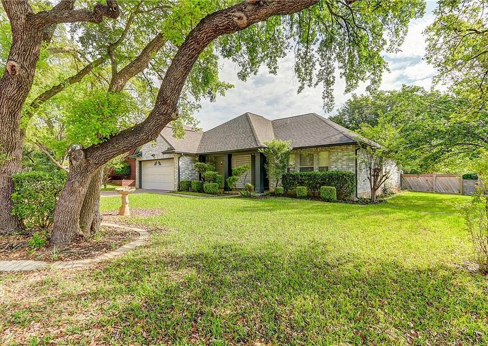 1st image of 204 Covala Dr