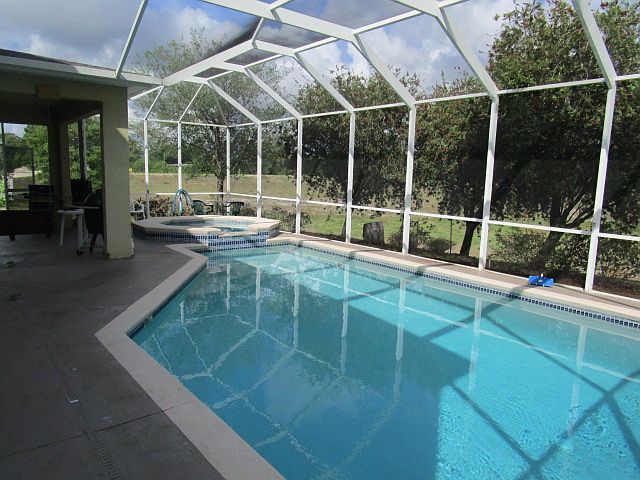 2nd image of 148 Alexandria Cir