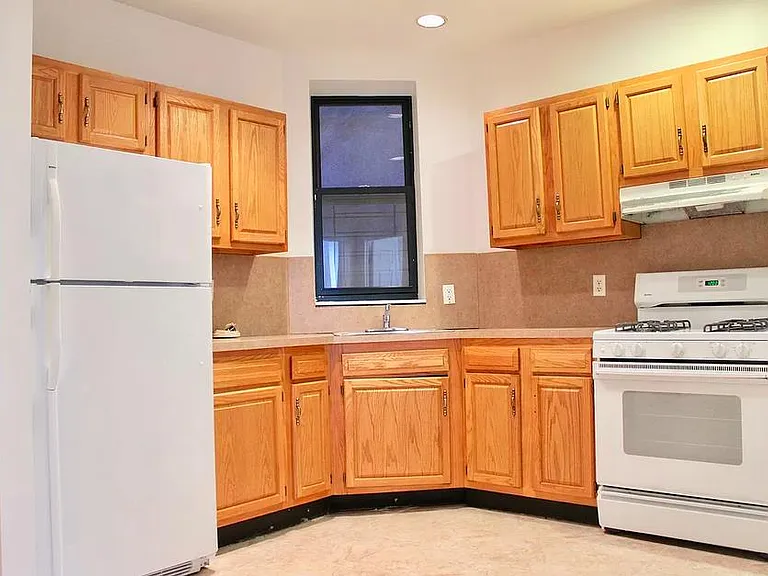 300 W 112th St #2D — Photo 1