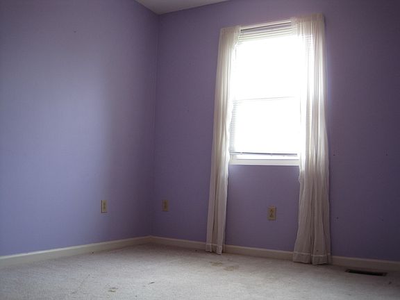 3rd image of 959 Gordon Dr
