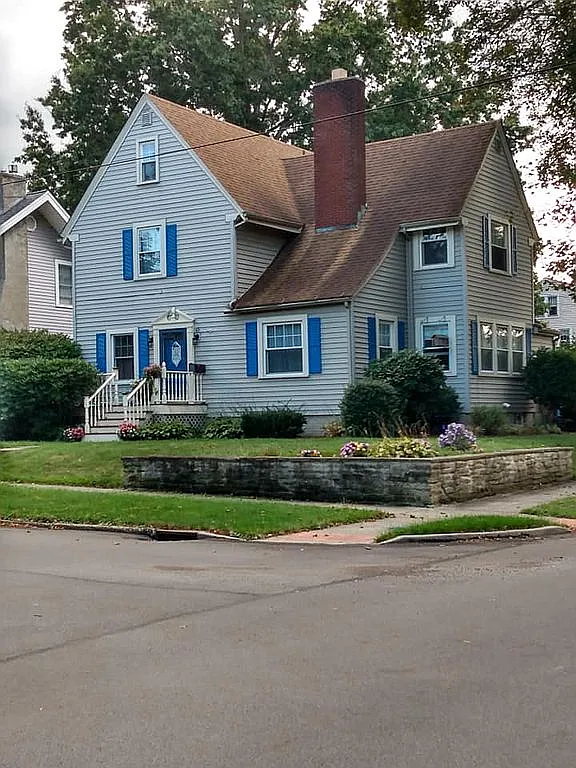 69 Chambers Ave photo 1