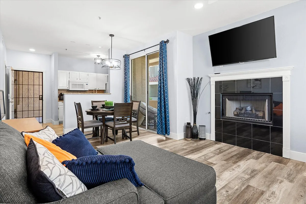 Unit Photo - 2929 W Yorkshire Dr #1069