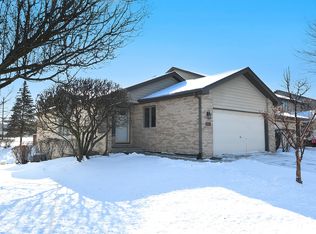 9401 Debbie Ln, Orland Park, IL 60467