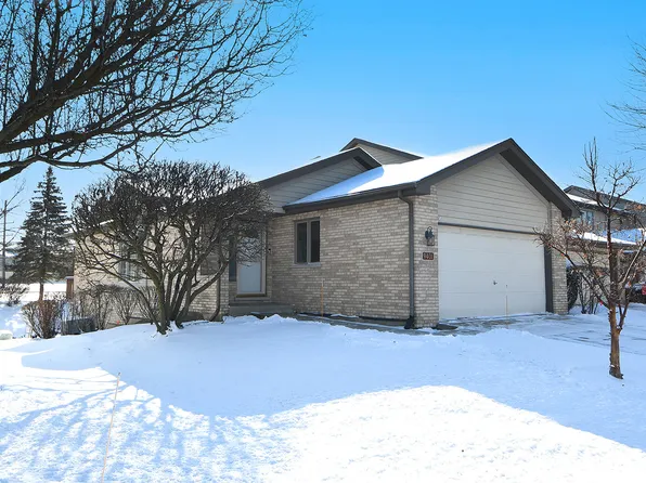 9401 Debbie Ln, Orland Park, IL 60467