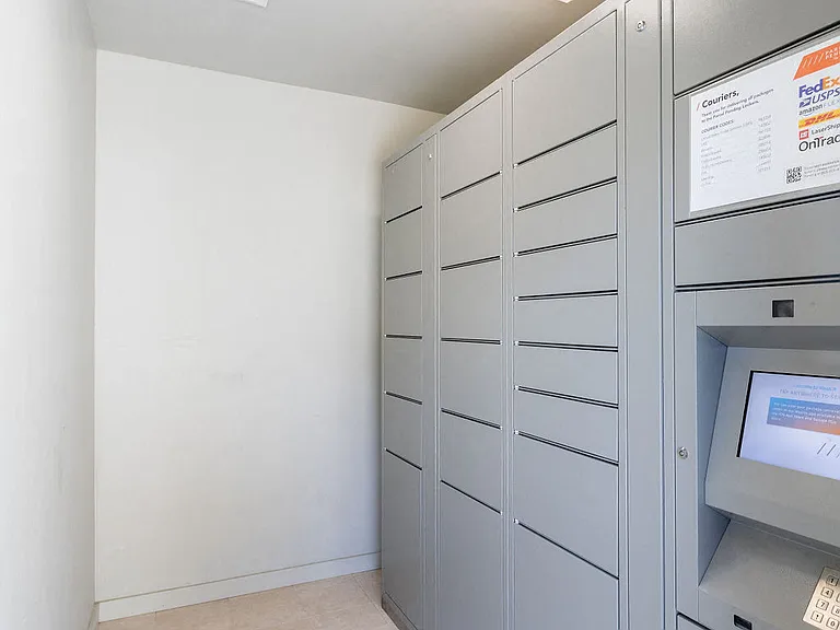Cadena Apartments — Photo 11