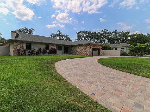 2nd image of 1880 Castle Woods Dr
