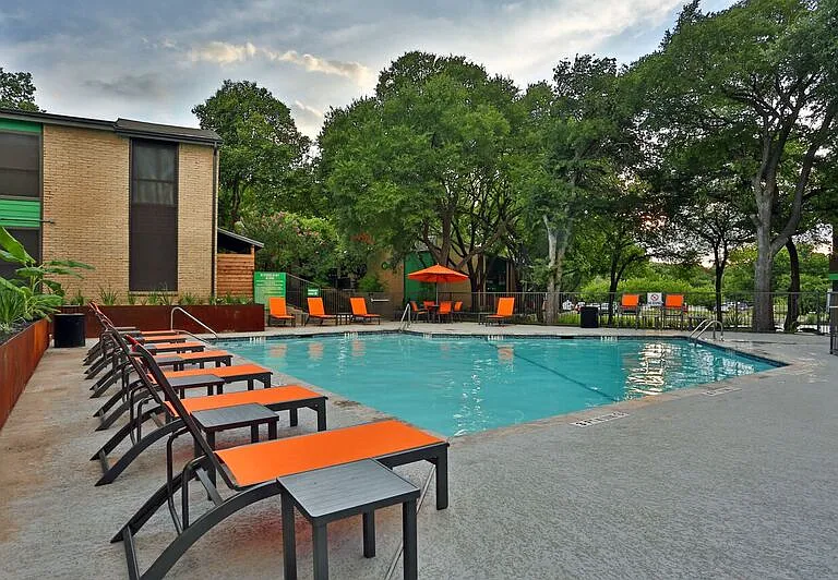 Verde Apartments — Photo 3