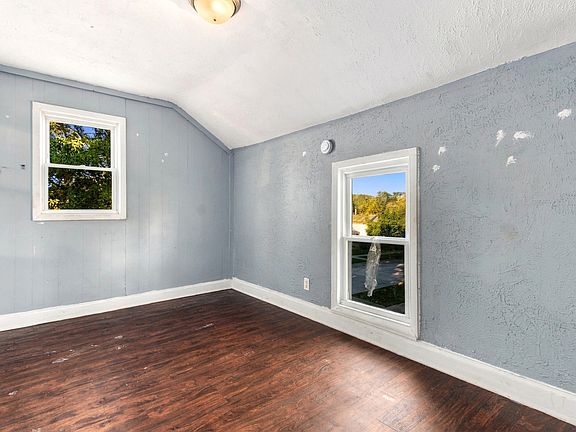 2nd image of 412 Oneida St