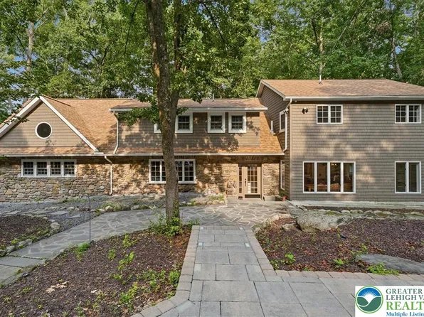 360 Babbling Brook Rd, Scotrun, PA 18355