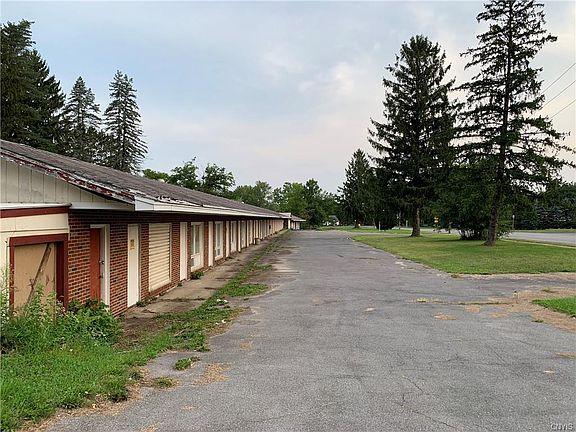 5th image of 901 Holly Dr