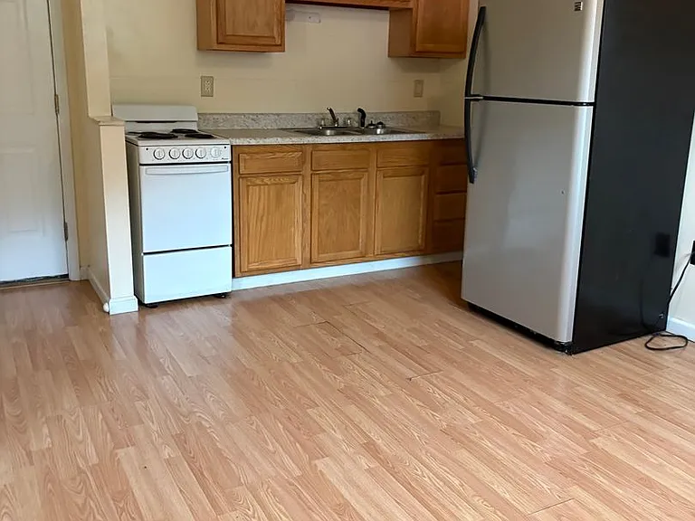 103 Conrad Ct — Photo 2
