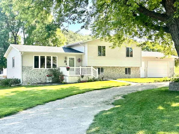 115 Clearview Dr, Kearney, NE 68847