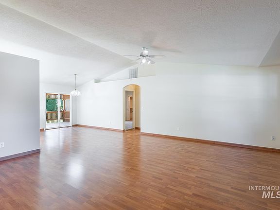 3rd image of 13515 W Persimmon St