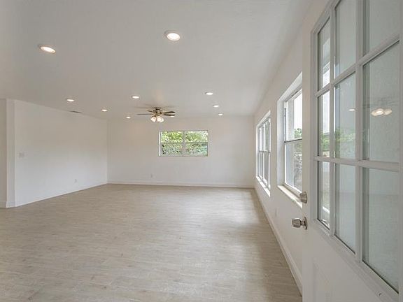 2nd image of 1705 W Par 2 Pl