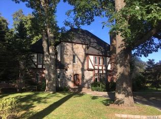 28 Branglebrink Rd, Saint James, NY 11780