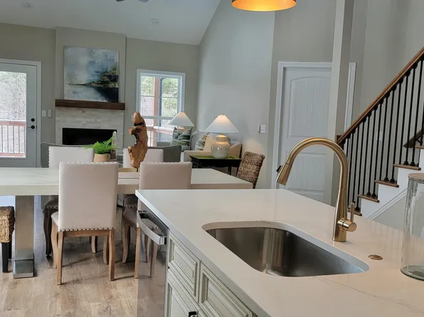 240 Sugartree Ln, Versailles, KY 40383