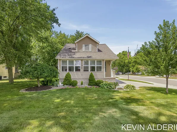 136 S Fairview Rd, Zeeland, MI 49464