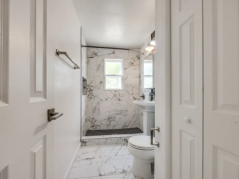 217.5 E Daws St #217.5 — Photo 11