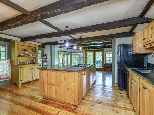 2 Raymond Road, Deerfield, NH 03037