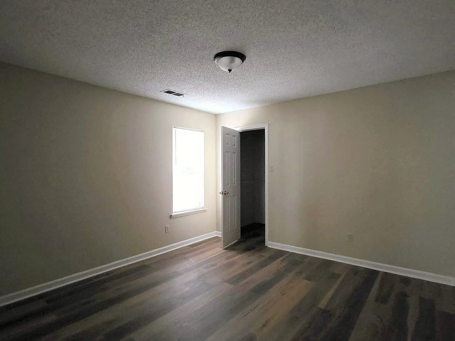 2 bed, 1160 sqft, $1,300 — Photo 4