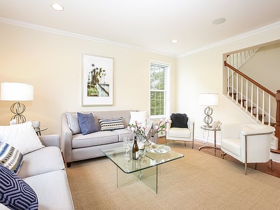 4th image of 3 Heritage Ct