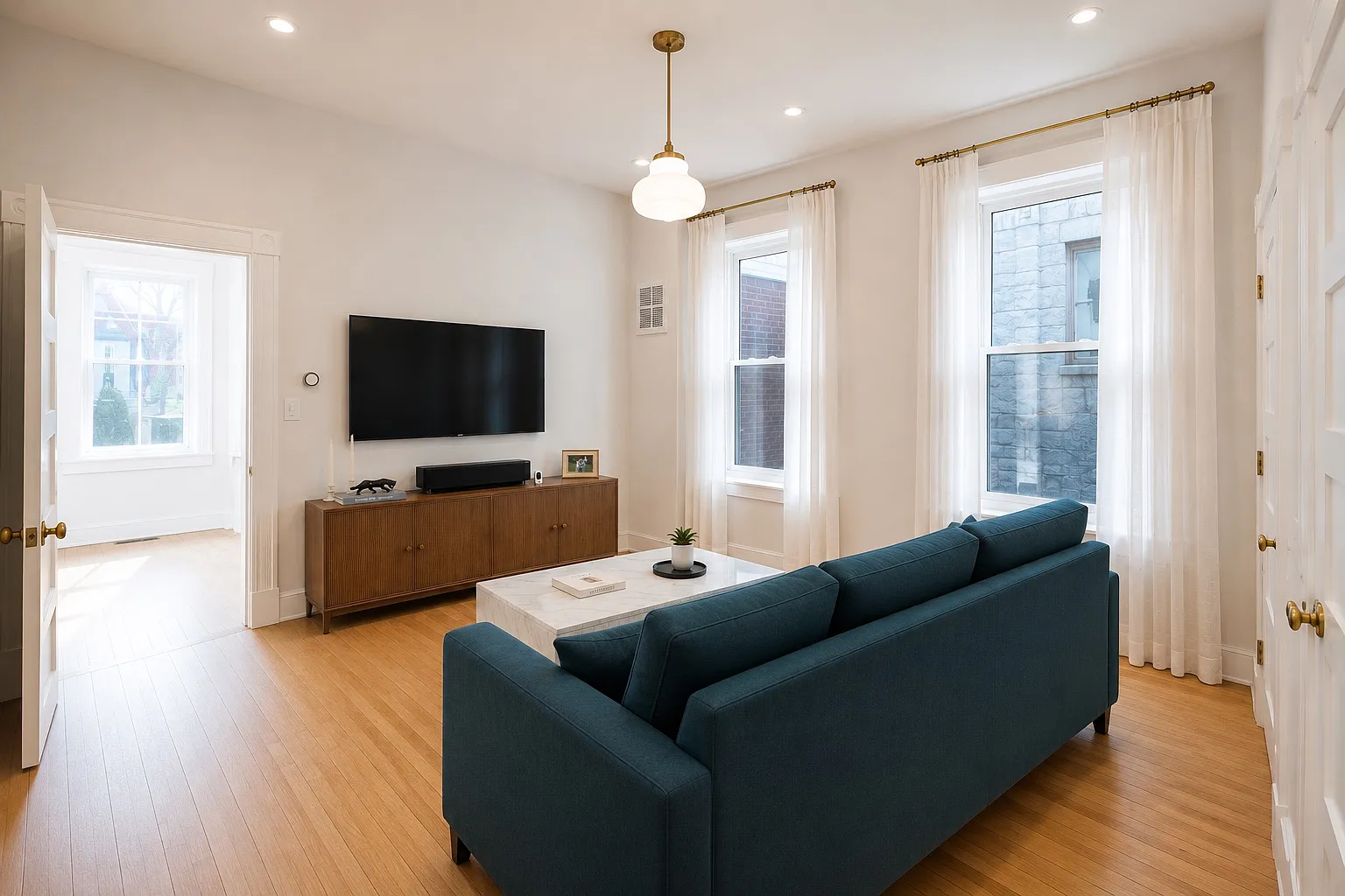 1 bed, 700 sqft, $2,350 — Photo 2
