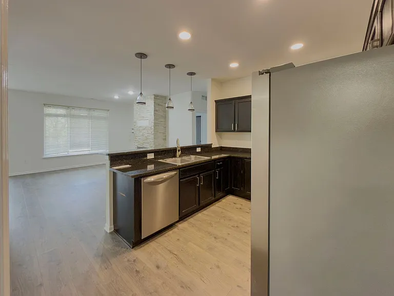 5637 Twin Oaks Dr — Photo 6