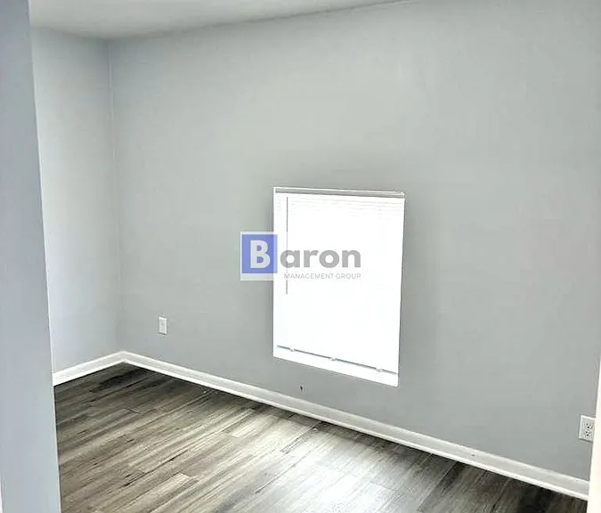 448 Park Dr — Photo 6
