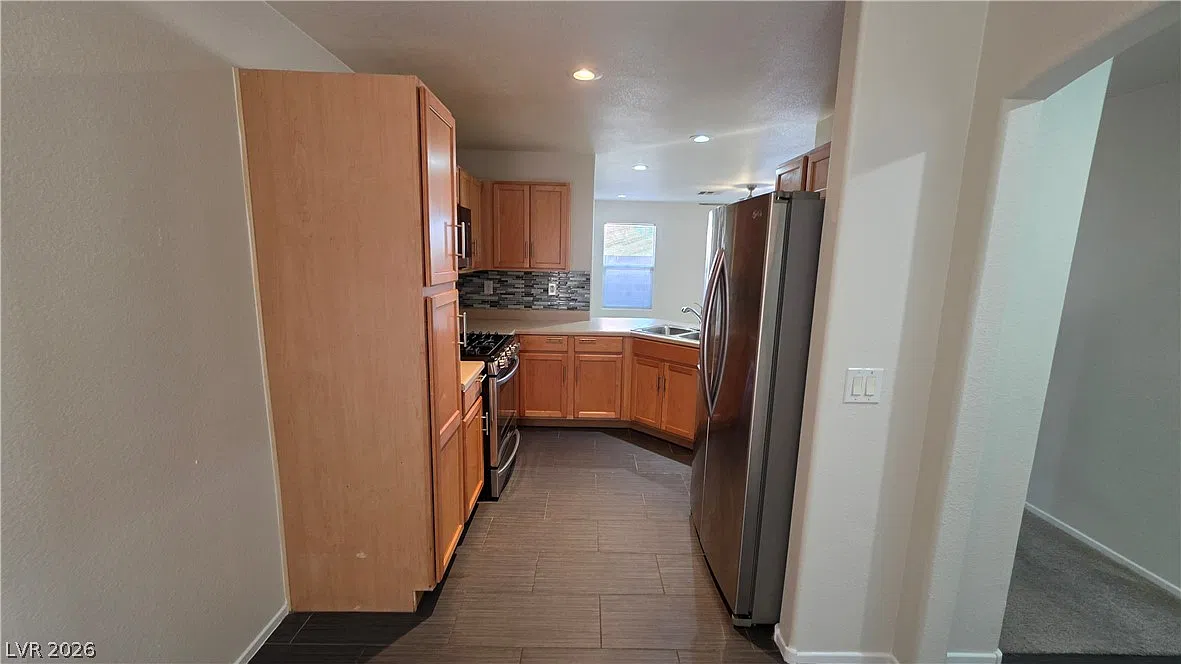 3 bed, 2.5 bath, 1316 sqft, $1,750 — Photo 2