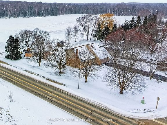 3rd image of 102 Mary Ave W