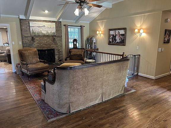 4th image of 4020 Clovercroft Rd