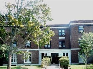 14 Beach Rd APT 1A, Great Neck, NY 11023