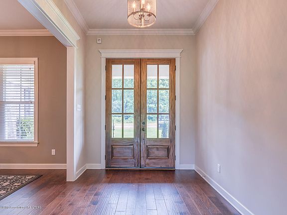 2nd image of 1708 W Cove